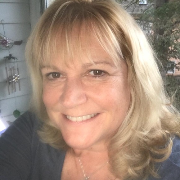 Meet your Posher, Laura - Picture 1 of 1